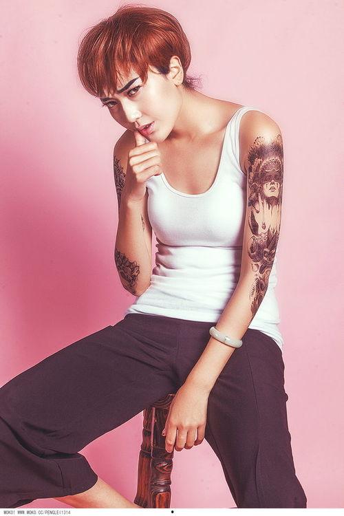 短发纹身女生图片,短发纹身女生的独特魅力